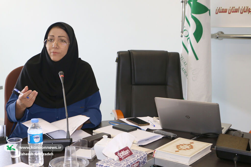 گردهمآیی مسئولان مراکز و بزرگداشت روز کارمند در کانون سمنان