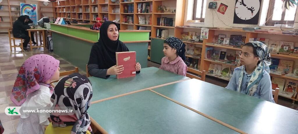 بلندخوانی کتابهای «تشنه لبان»،«چهل روز عاشقانه» و «هنگام باران بود»