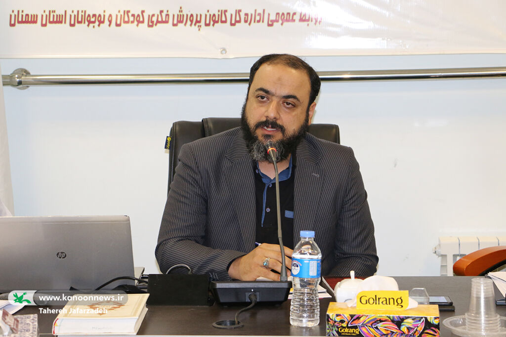 گردهمآیی مسئولان مراکز و بزرگداشت روز کارمند در کانون سمنان کانون پرورش فکری، کارخانه انسانسازی است/ مربیان کانون حکم باغبان مهربان را دارند