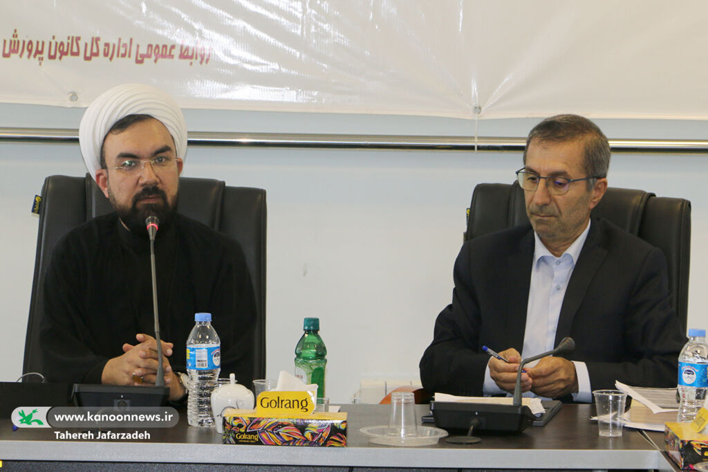 گردهمآیی مسئولان مراکز و بزرگداشت روز کارمند در کانون سمنان فعالیتهای کانون جزء فوق برنامههای کودکان و نوجوانان است/ کانون نهادی مؤفق در حوزهی کودک و نوجوان