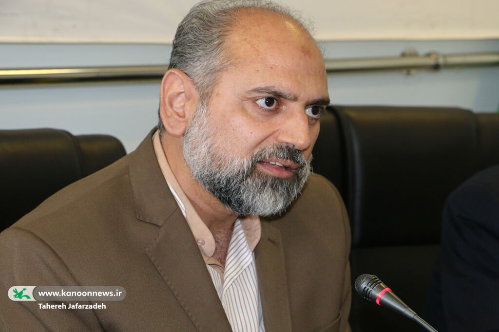 گردهمآیی مسئولان مراکز و بزرگداشت روز کارمند در کانون سمنان