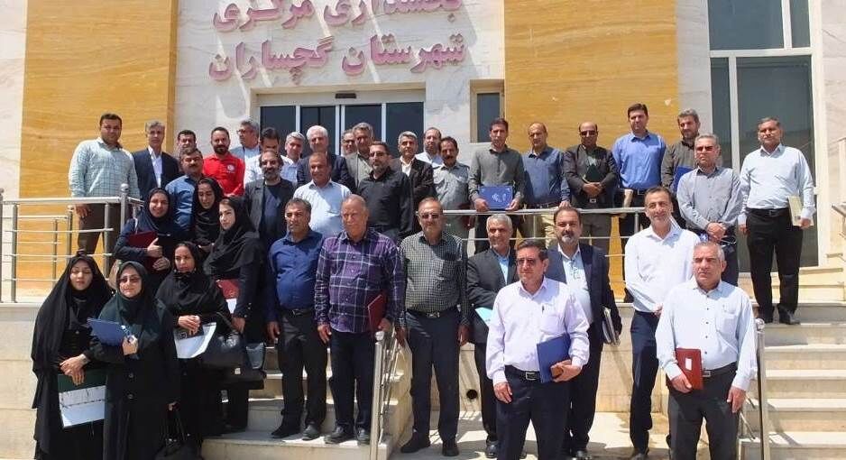 تقدیر از مسئول مرکز کانون گچساران بهعنوان کارمند نمونه