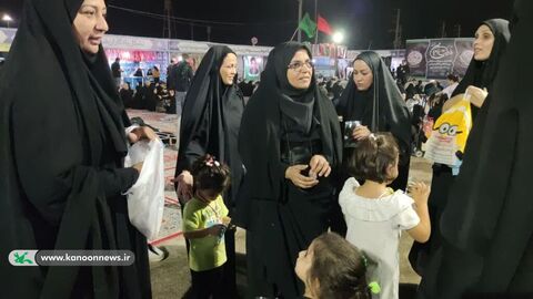 خدمت‌رسانی سفیران فرهنگی کانون خوزستان به میهمانان کوچک امام حسین(ع) در پایانه مرزی شلمچه