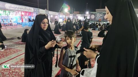 خدمت‌رسانی سفیران فرهنگی کانون خوزستان به میهمانان کوچک امام حسین(ع) در پایانه مرزی شلمچه