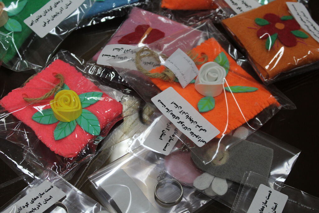 ارسال دستسازههای کودکان عاشورائی برای اهداء به کودکان زائران اربعین