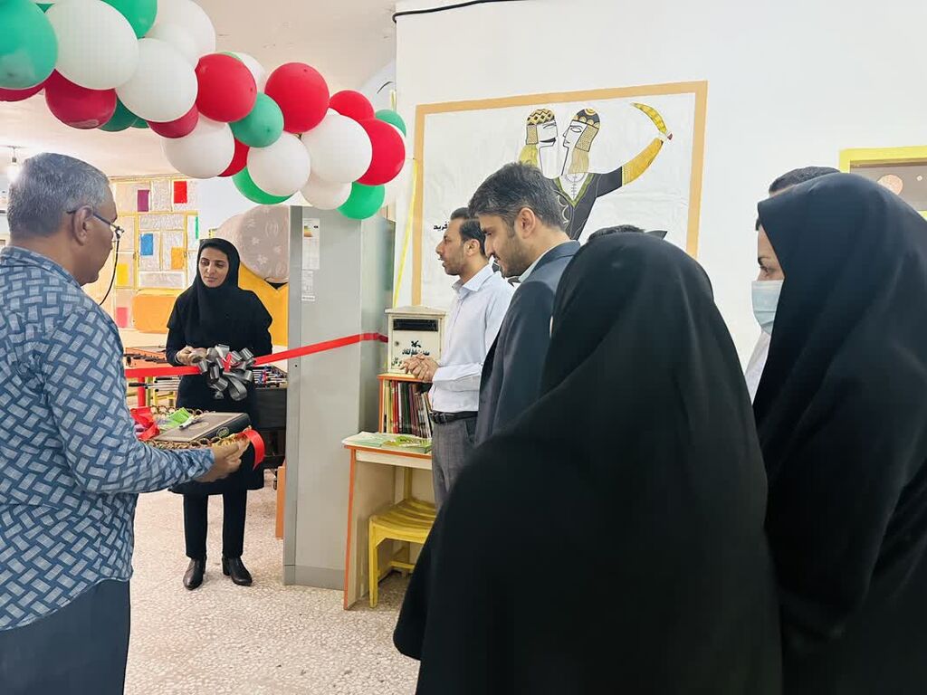 افتتاح نمایشگاه آثار و دست سازه های اعضا کانون سیریک به مناسبت هفته دولت