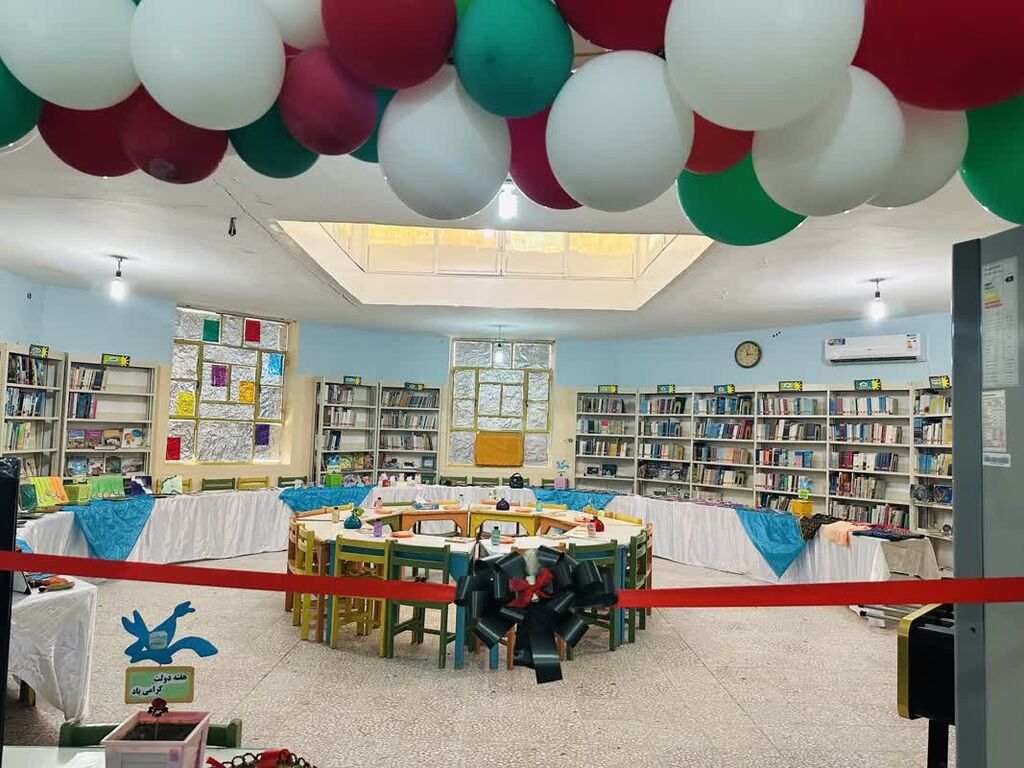 افتتاح نمایشگاه آثار و دست سازه های اعضا کانون سیریک به مناسبت هفته دولت