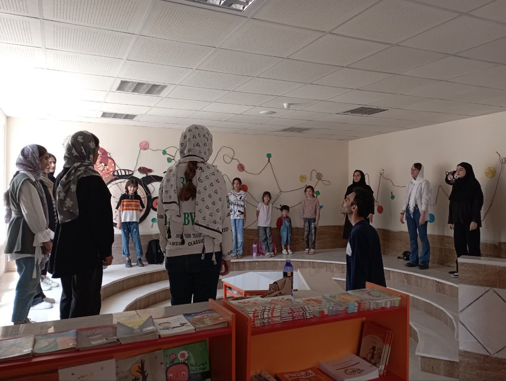 دومین کارگاه آموزش قصهگویی برای سه مرکز از شهر کرمانشاه