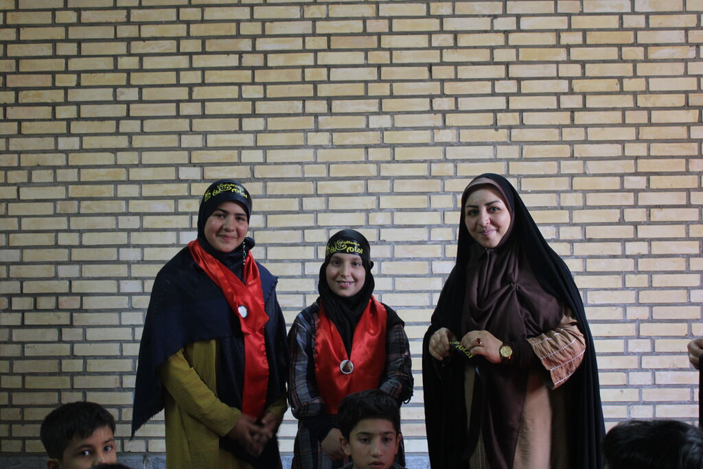 موکب قاسم بنالحسن، موکبی با خادمان نوجوان