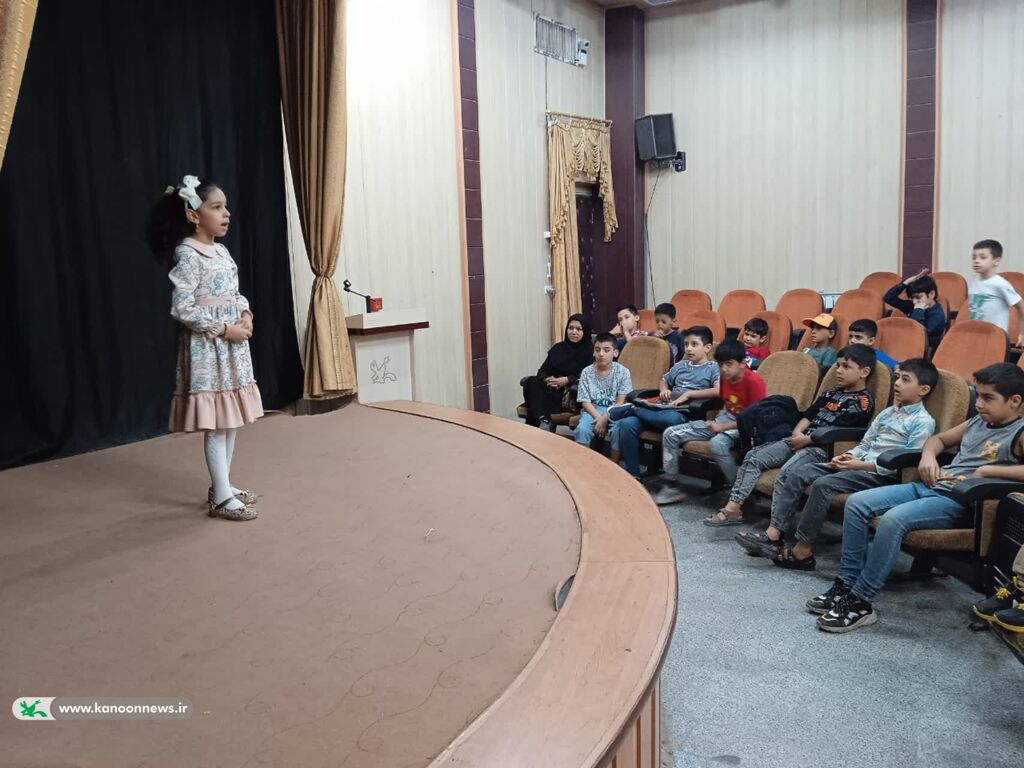 شاهنامه خوانی فعالیتی مورد استقبال کودکان ونوجوانان عضو مرکز شماره یک بیرجند شاهنامه خوانی فعالیتی مورد استقبال کودکان ونوجوانان عضو مرکز شماره یک بیرجند