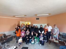 حضور اعضای انجمن ناشنوایان کرمانشاه در دبیرخانه‌ی استانی جشنواره‌ی قصه‌گویی
