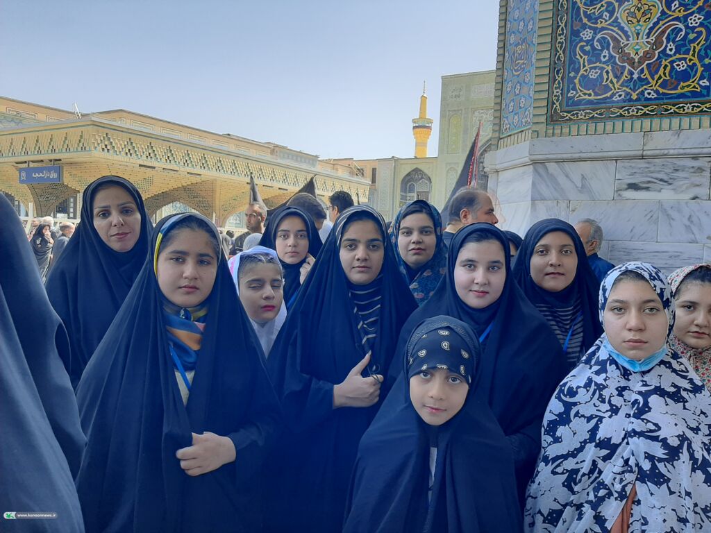 اعضای انجمن سرود کانون کرمان زائر حرم رضوی شدند اعضای انجمن سرود کانون کرمان زائر حرم رضوی شدند