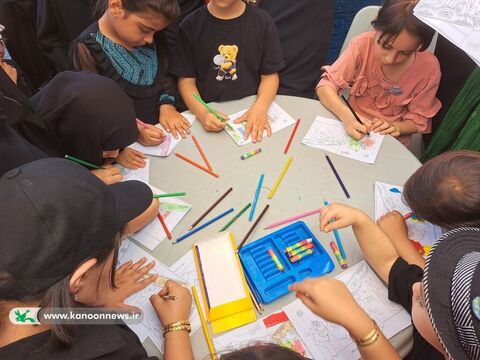 استقبال کودکان و نوجوانان و خانواده ها از موکب کانون پرورش فکری استان زنجان در مسیر راهپیمایی جاماندگان از اربعین
