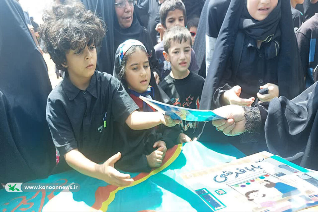 استقبال میهمانان کوچک امام حسین(ع) از موکب مربیان کانون مهدیشهر