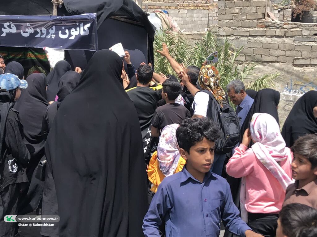 پایگاه پرمخاطب کانون پرورش فکری سیستان و بلوچستان در مسیر راهپیمایی جاماندگان اربعین در زاهدان