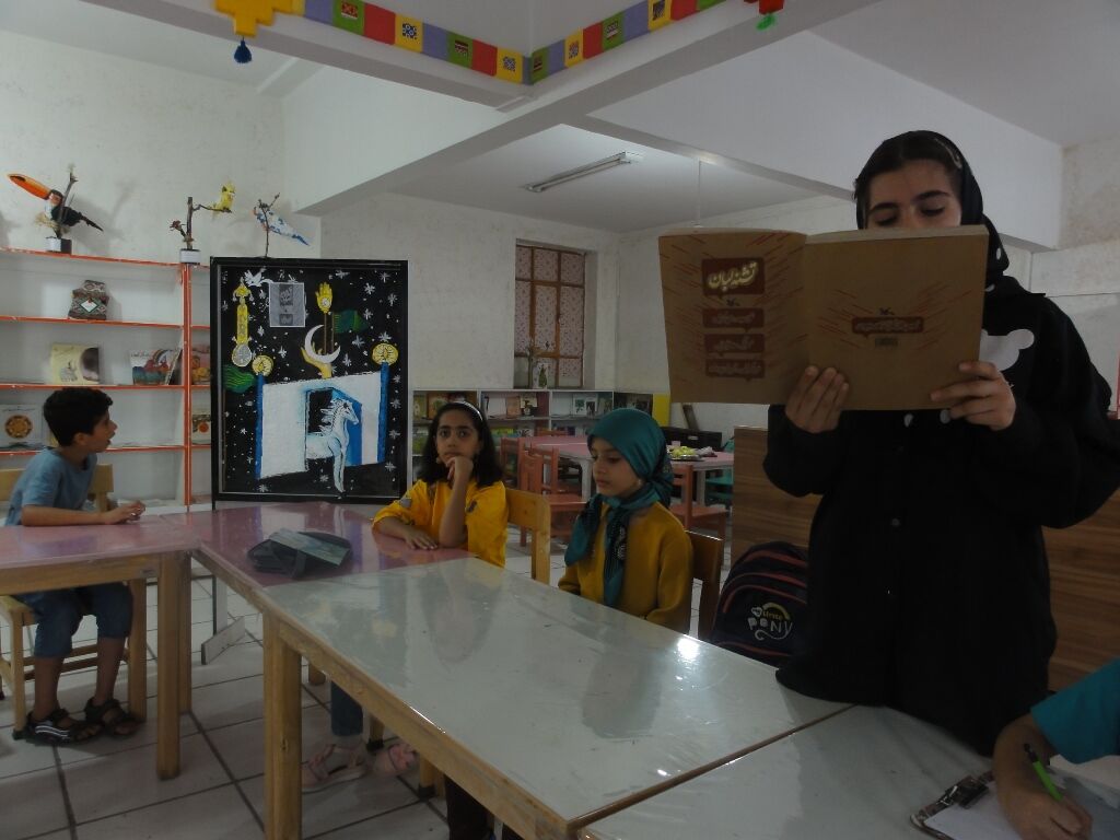 اعضای مرکز فرهنگی هنری شماره یک یاسوج با کتاب تشنه لبان آشنا شدند