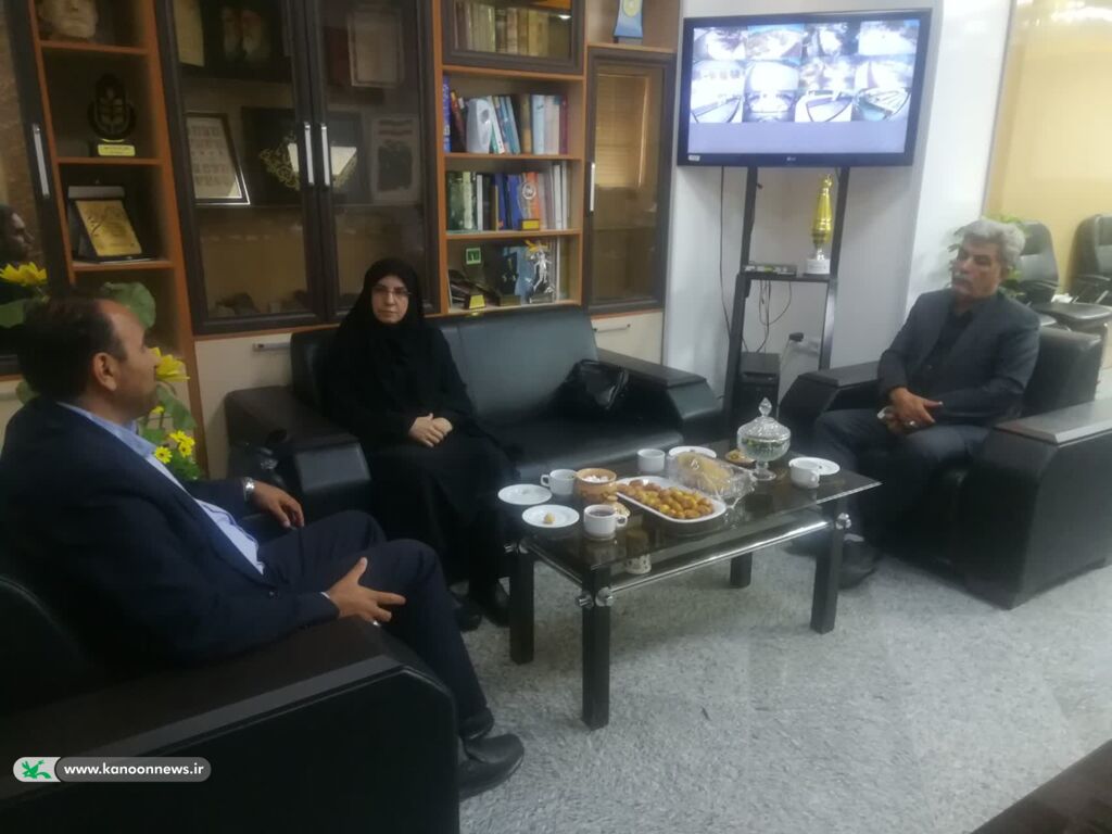 بازدید مدیر کل کانون خراسان جنوبی از مراکز ثابت و سیار کانون در شهرستان نهبندان دیدار مدیر کل کانون خراسان جنوبی با فرماندار نهبندان