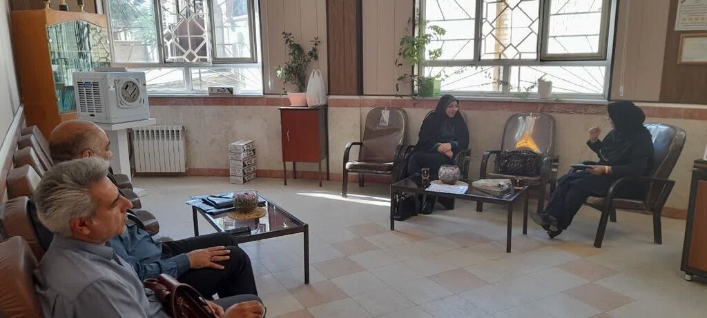 کانون زبان بر تقویت هویت دینی-ایرانی زبان آموزان تأکید دارد