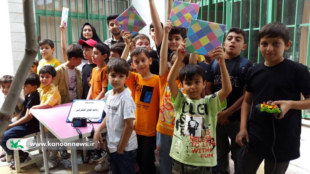 اعضای کارگاه رباتیک در مرکز شماره یک کانون اردبیل به رقابت پرداختند