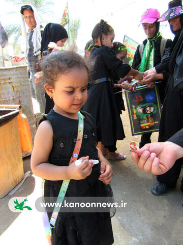 شور و حال کودکان عراقی در خدمات رسانی به زائران اربعین حسینی
