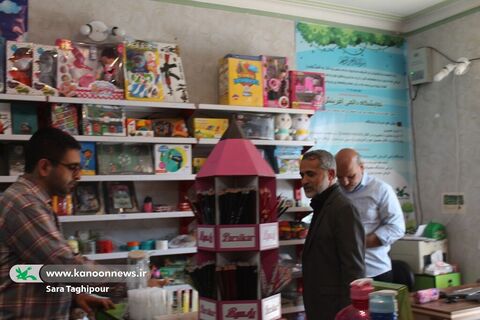 بازدید سرپرست اداره کل و کارشناس ارزیابی و عملکرد کانون خوزستان از فروشگاه کتاب و محصولات فرهنگی استان