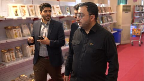 بازدید مدیرعامل از نمایشگاه و غرفه کانون در ایران نوشت