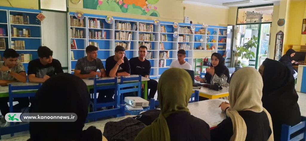 نشست تابستانی انجمن عکاسان نوجوان کانون پرورش فکری استان زنجان برگزار شد موضوع «سبک عکاسی طبیعت بی جان» در مرکز فرهنگی هنری قیدار