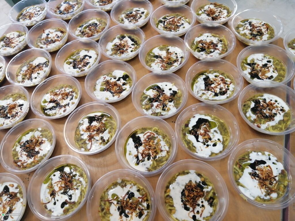 دورهمی پایان تابستان اعضای پسر مجتمع پردیسان با طعم آش نذری