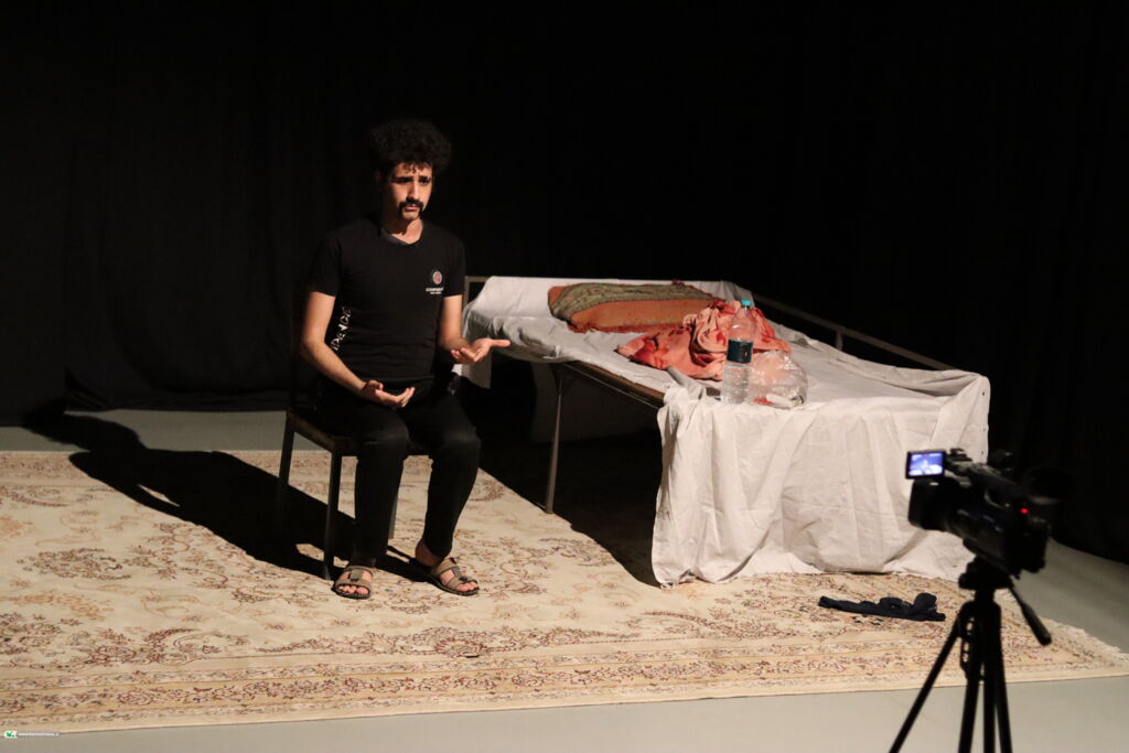 «در کنج جمجمه، جایی که خواب لانه میکند» روی صحنه رفت