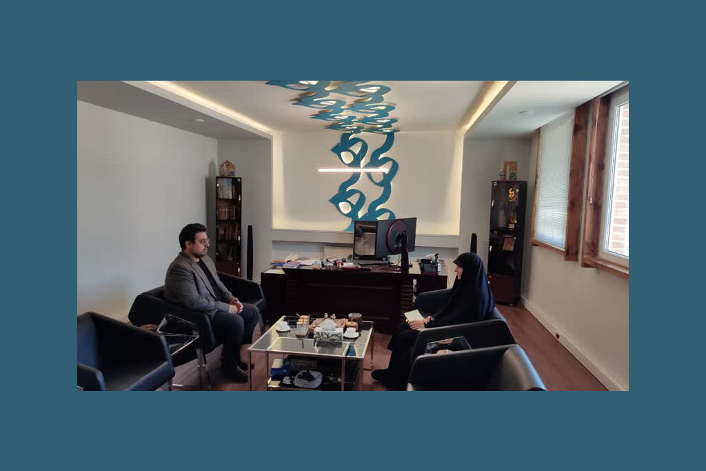 دیدار مدیر کل کانون البرز و رییس حوزه هنری استان همکاری کانون البرز و حوزهی هنری برای اکران پویانمایی «بچه زرنگ»