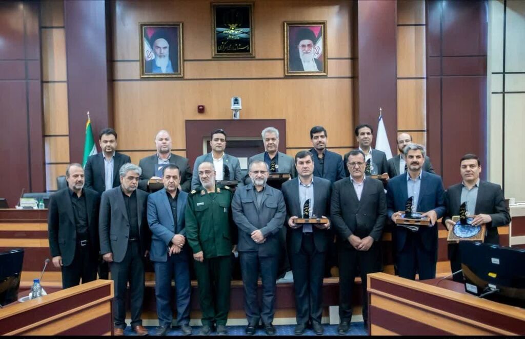 معرفی دستگاه برتر- استان مرکزی عنوان مدیر موفق در "کسب رضایت مردم" به کانون پرورش فکری استان مرکزی در جشنواره شهید رجایی رسید