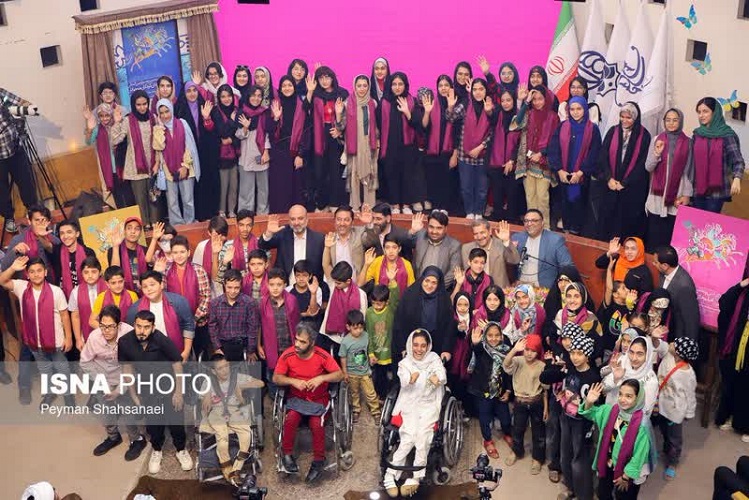  حضور سرپرست کانون استان اصفهان در آیین رونمایی از پوستر سی و پنجمین جشنواره بین المللی فیلم‌ های کودکان و نوجوانان
