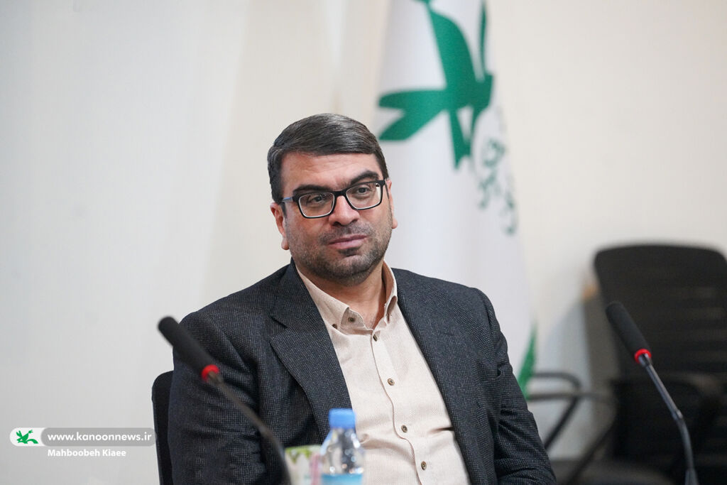 فلاح: حضور پررنگ پیشکسوتان ادب در کنار نوجوانان بیشتر شود/ یوسفزاده: در بخش مالی نیز نگاهمان فرهنگی است