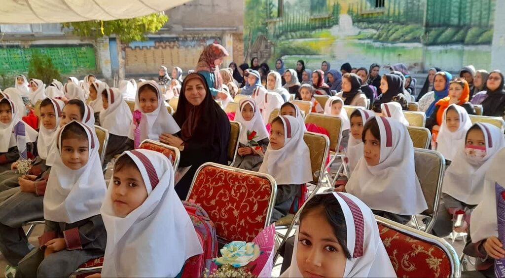 هنرنمایی مربیان کانون در جشن شکوفهها