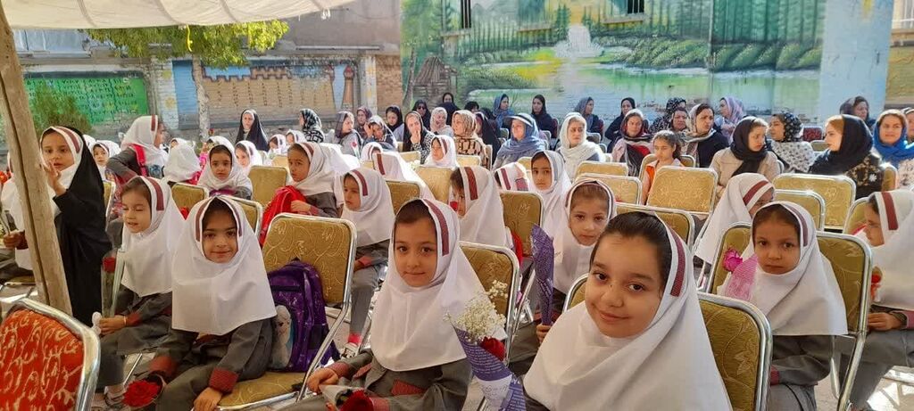 جشن شکوفه ها هنرنمایی مربیان کانون در جشن شکوفهها