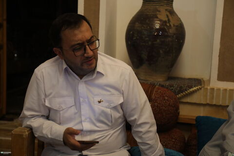 بازدید مدیرعامل کانون از نمایشگاه حسین پوررضوی در یزد