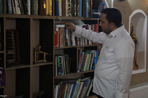 بازدید مدیرعامل کانون از نمایشگاه حسین پوررضوی در یزد