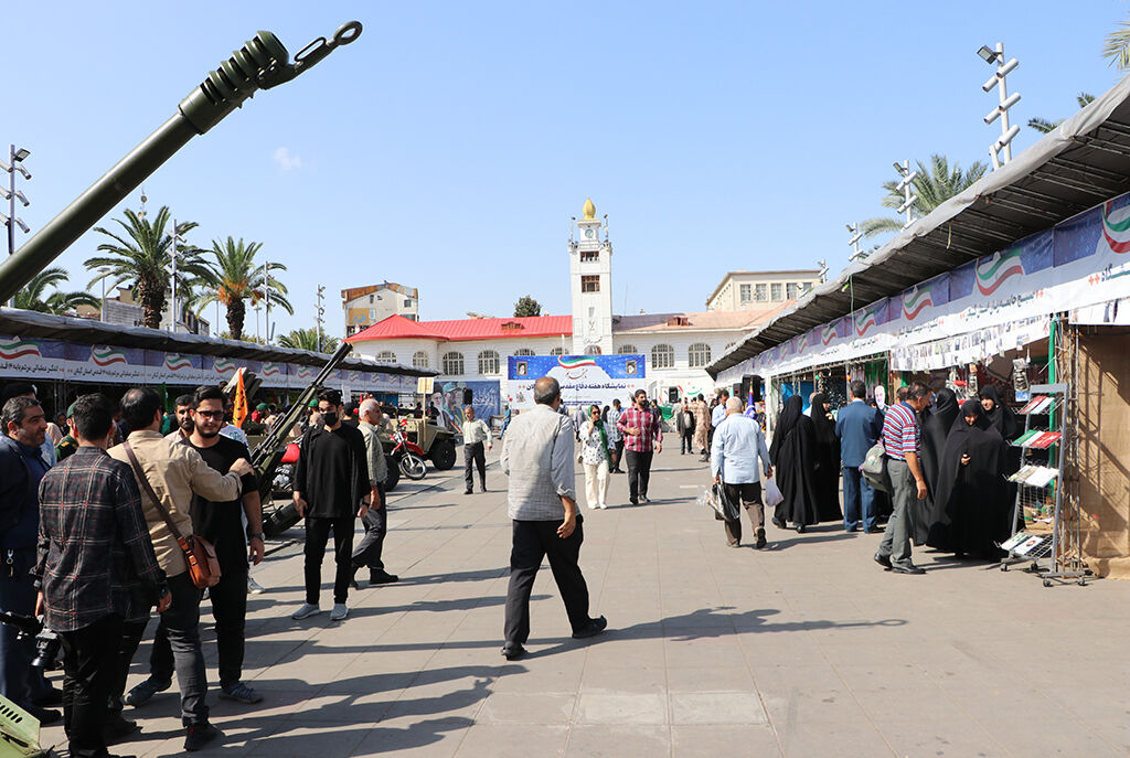 آغازبه کار غرفه کانون گیلان در نمایشگاه دستآوردهای هشتسال دفاع مقدس