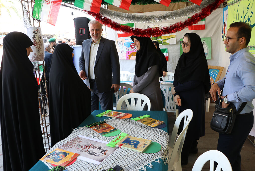 آغازبه کار غرفه کانون گیلان در نمایشگاه دستآوردهای هشتسال دفاع مقدس