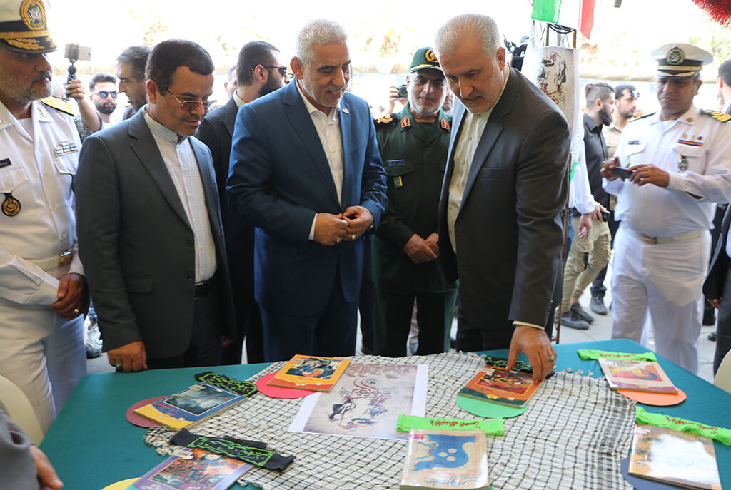 آغازبه کار غرفه کانون گیلان در نمایشگاه دستآوردهای هشتسال دفاع مقدس