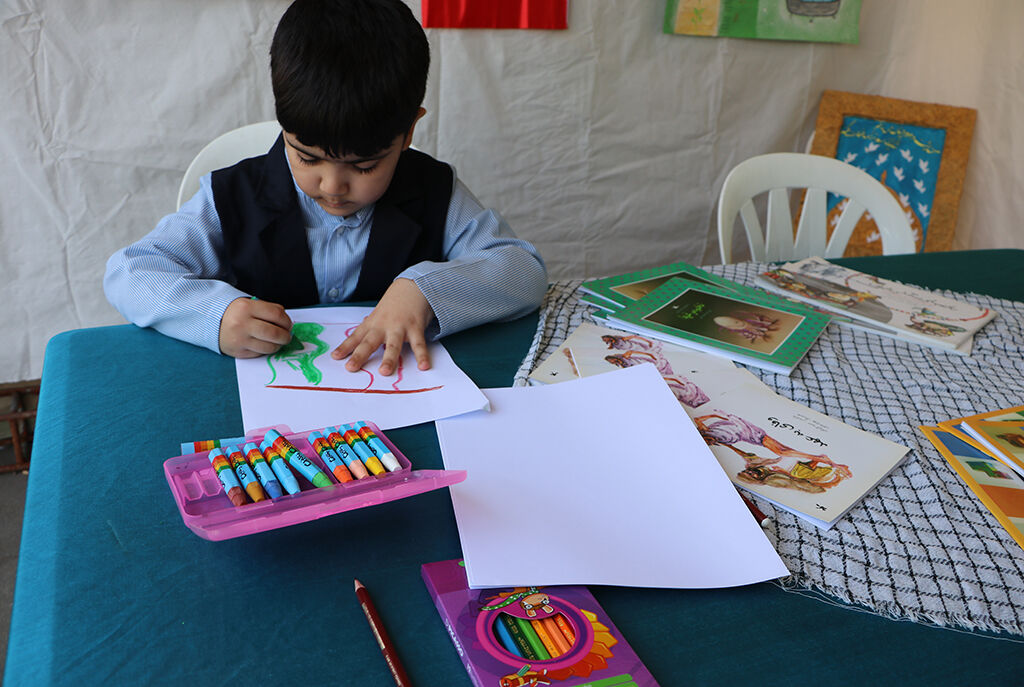 آغازبه کار غرفه کانون گیلان در نمایشگاه دستآوردهای هشتسال دفاع مقدس