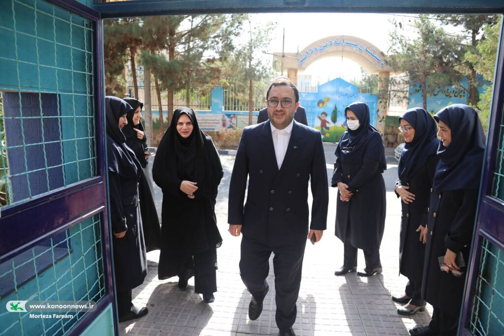 برنامههای مدیرعامل کانون در سفر یکروزه به استان یزد برنامههای مدیرعامل کانون در سفر یکروزه به استان یزد