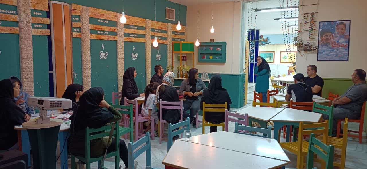 آموزش شرکتکنندگان بخش زبان اشاره قصهگویی کرمانشاه