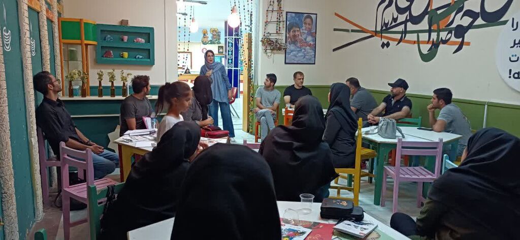 آموزش شرکت‌کنندگان بخش زبان اشاره قصه‌گویی کرمانشاه