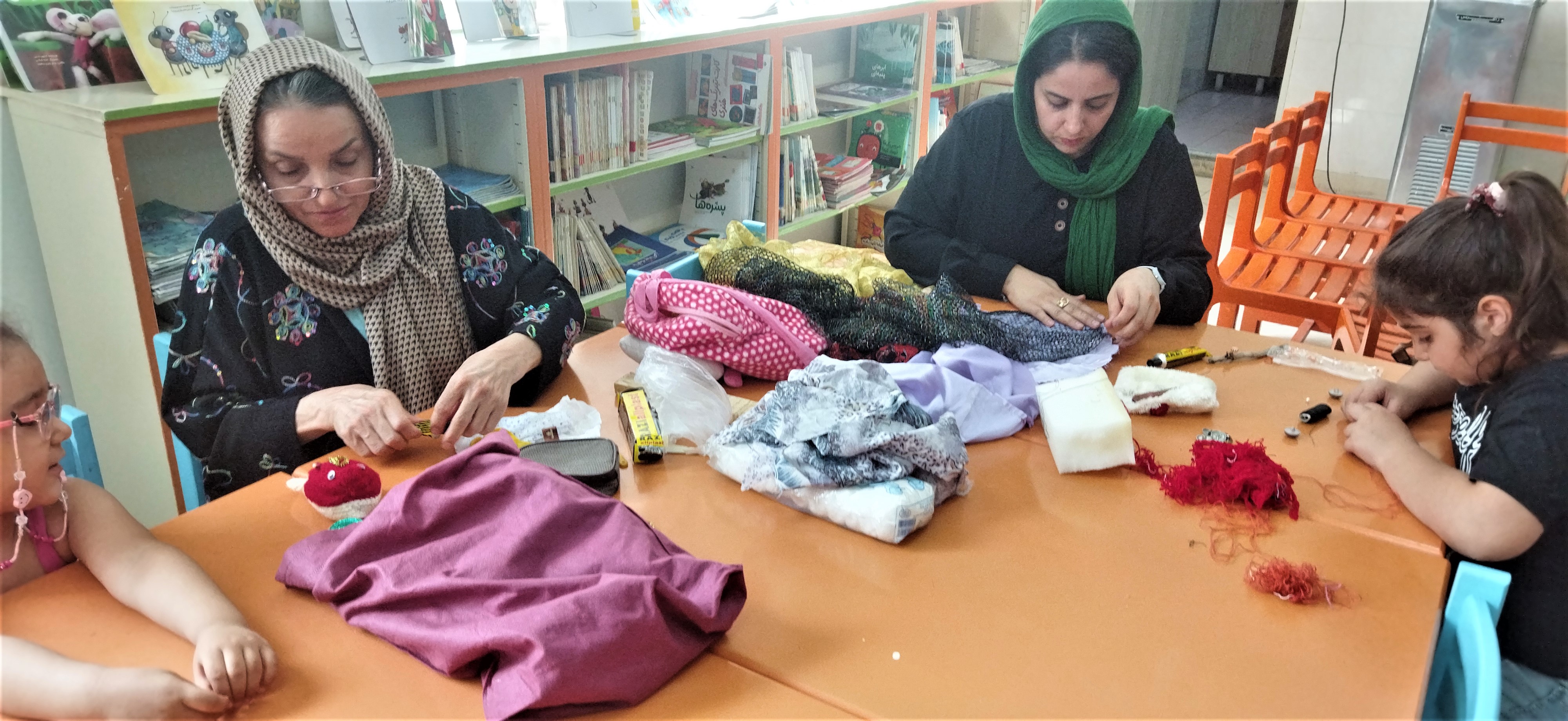 عروسکهای بومی سنتی به مرکز ۱۲ آمدند