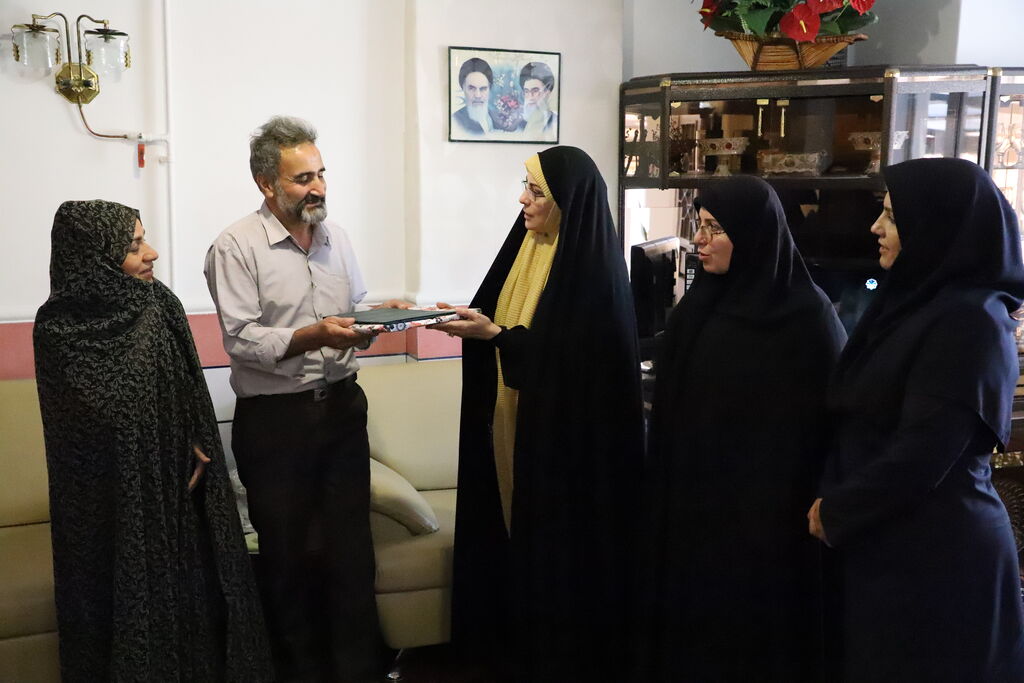 دیدار مدیرکل کانون آذربایجانغربی با جانباز دفاع مقدس