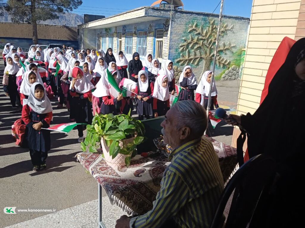 اجرای برنامه‌ی روایت‌گری جنگ با حضور جانباز جنگ تحمیلی در محل مدرسه‌ی اروند رود بیرجند