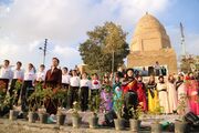 آلبوم تصویری از ضبط اجرای گروه سرود کانون کرمانشاه توسط صدا و سیمای جمهوری اسلامی ایران/ به مناسبت هفته ی وحدت در آرامگاه اویس قرنی