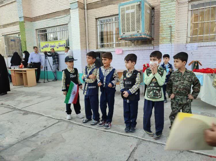 کتابخانه سیارشماره یک خرم آباد جشن کودکانه برگزارکرد کتابخانه سیارشماره یک خرم آباد جشن کودکانه برگزارکرد