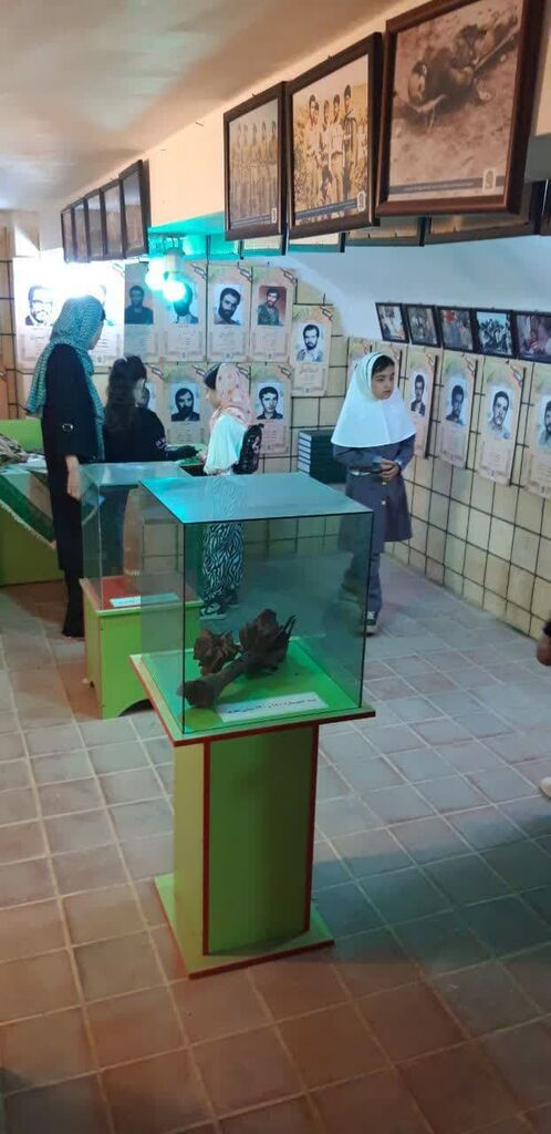 معرفی شهدای معلم همدان به اعضای کانون در موزه مدرسه